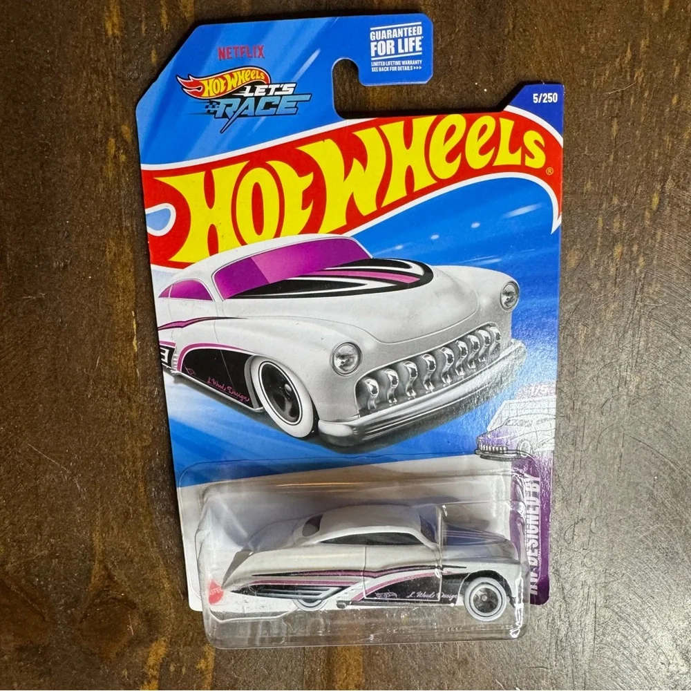 Hot Wheels Team Big Rig Heat Toy Set 70 Dodge Hemi Challenger, & Purple Passion